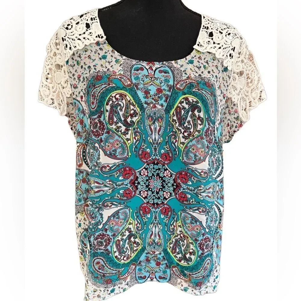 Style & Co colorful short sleeved top with crochet bodice / shoulder detail sz S